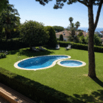 Piscina exterior amb vistes panoràmiques – servei integral AlfaPools Girona